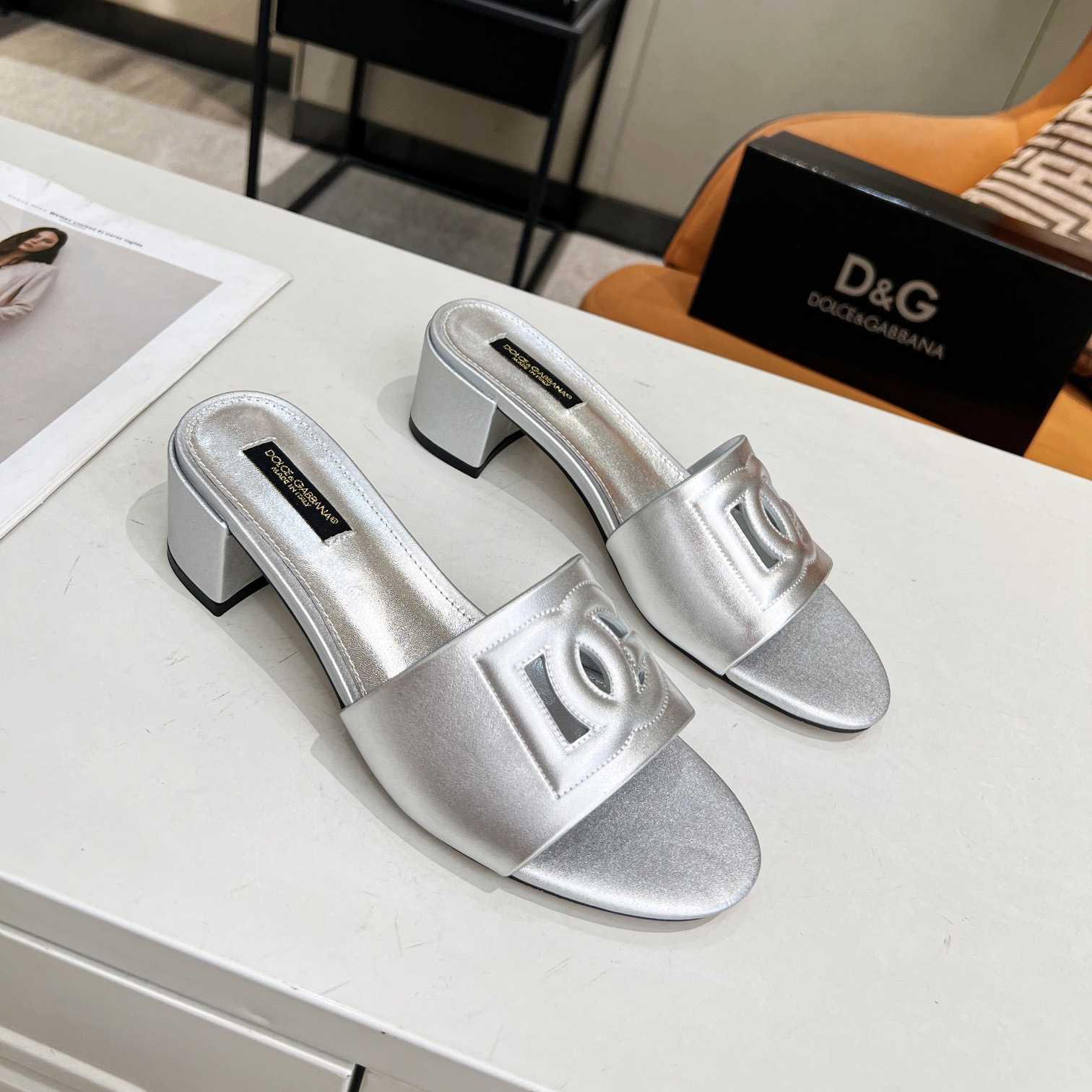 Dolce & Gabbana Calfskin Mules With DG Millennials Logo - everydesigner