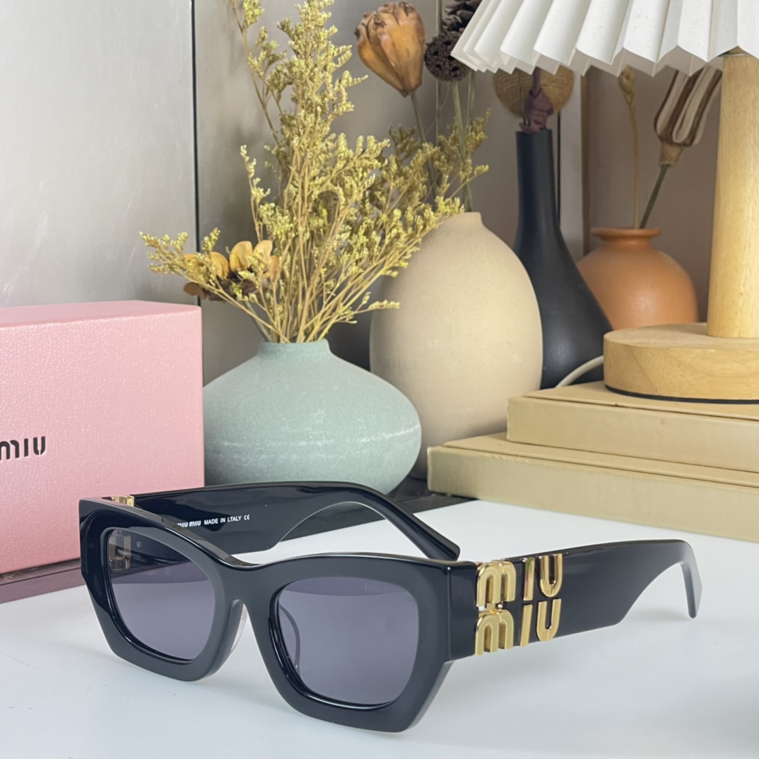 Miu Miu Glimpse Sunglasses - everydesigner