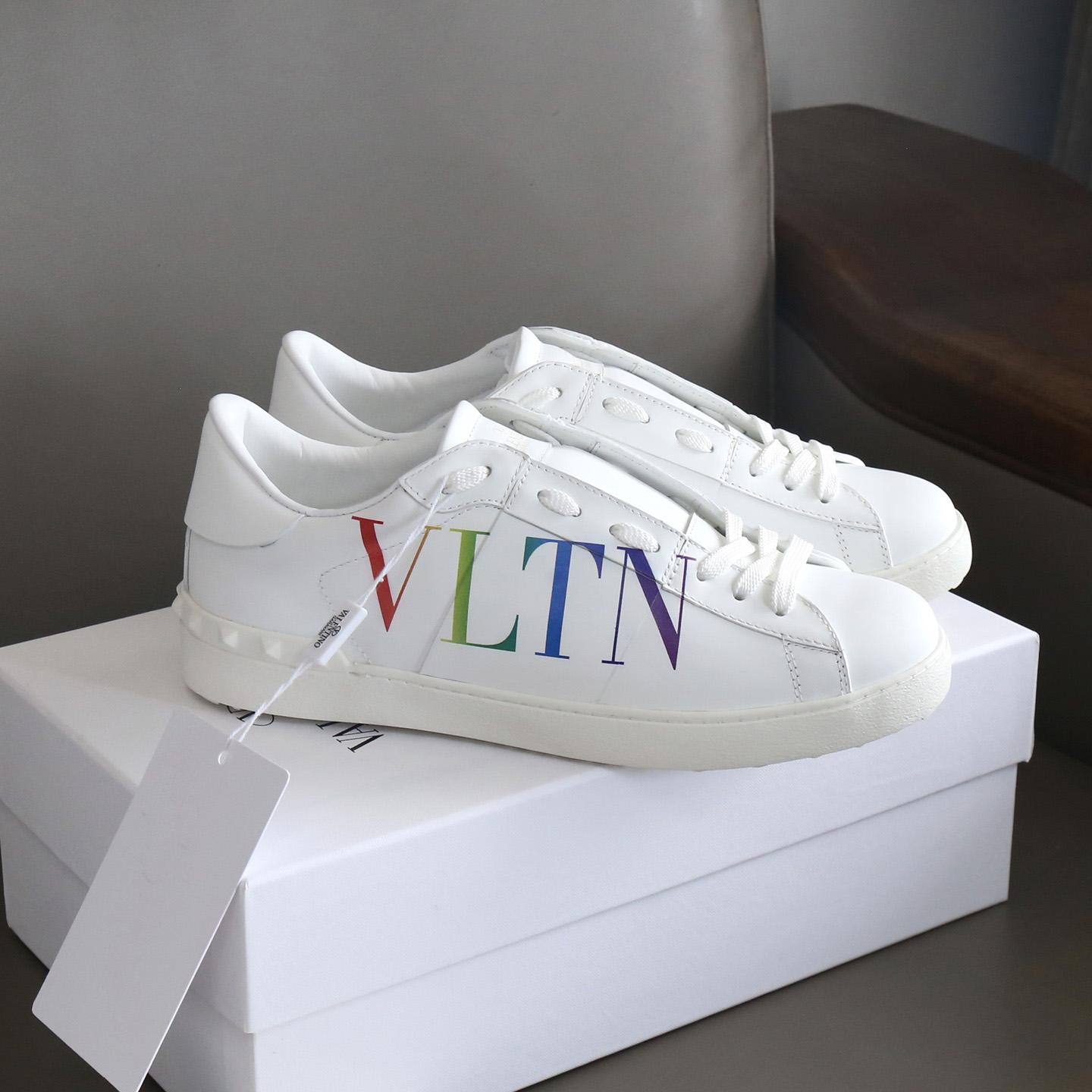 Valenti Garavani Logo Print Sneakers - everydesigner