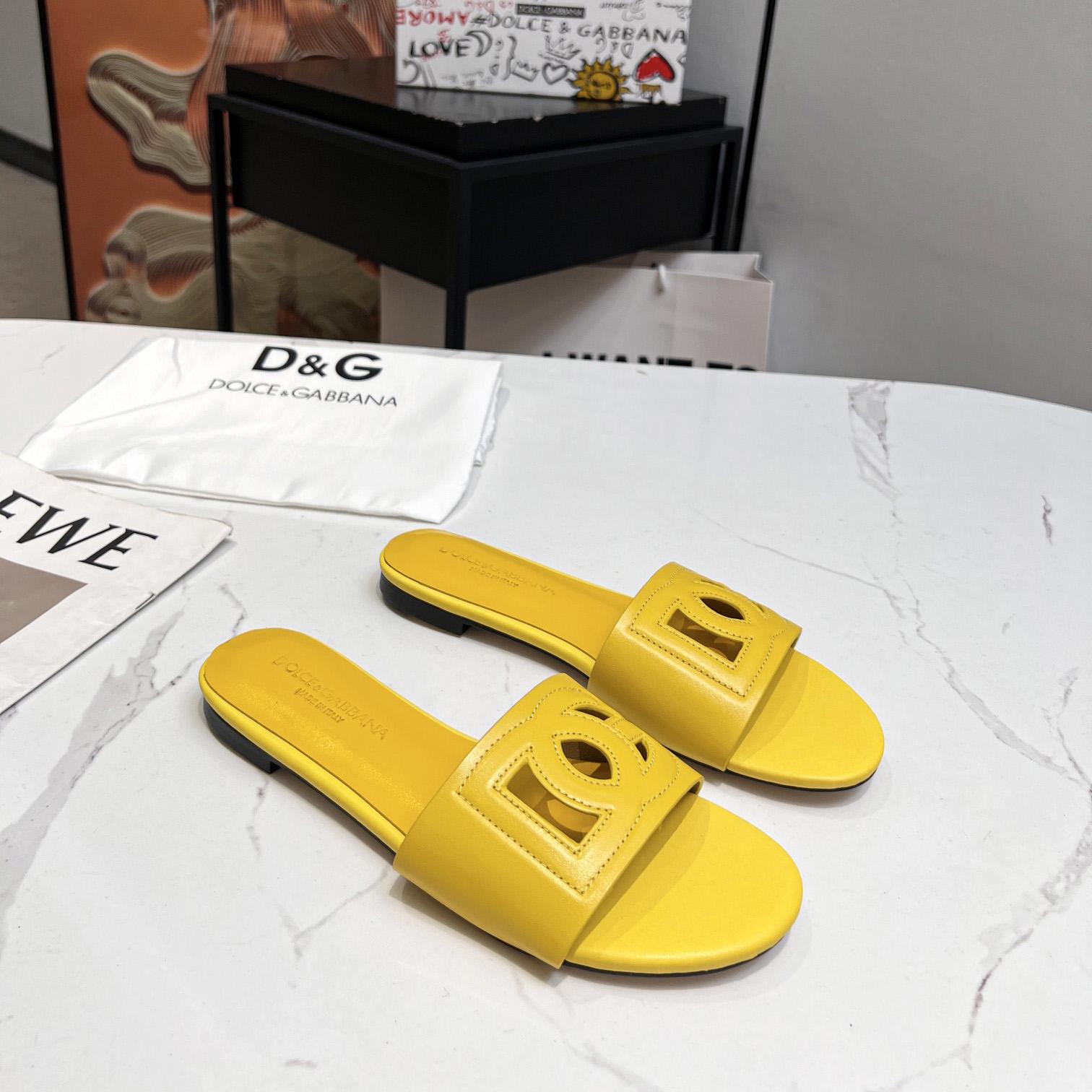 Dolce & Gabbana Calfskin Slides With DG Logo - everydesigner