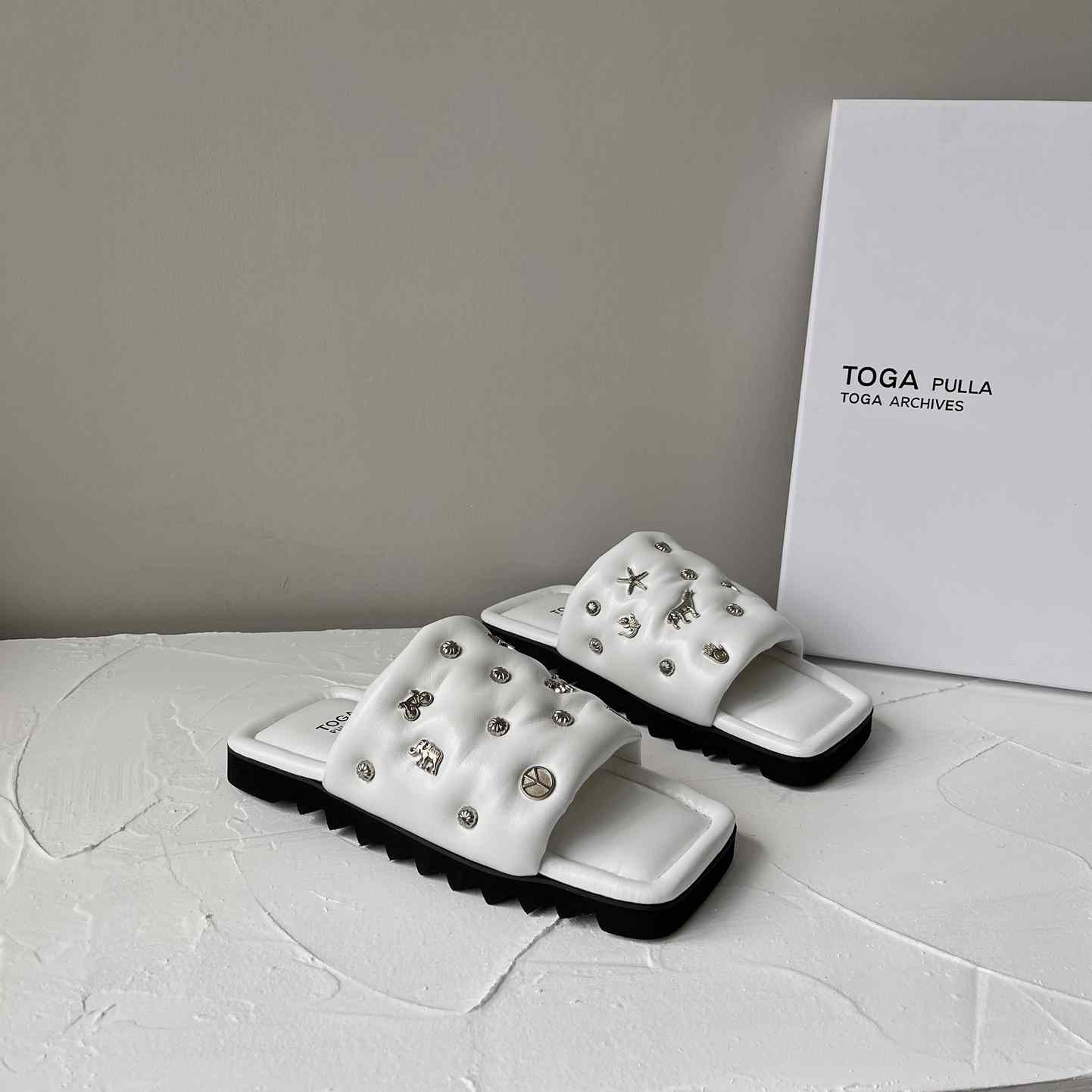 Toga Virilis Leather Slides - everydesigner