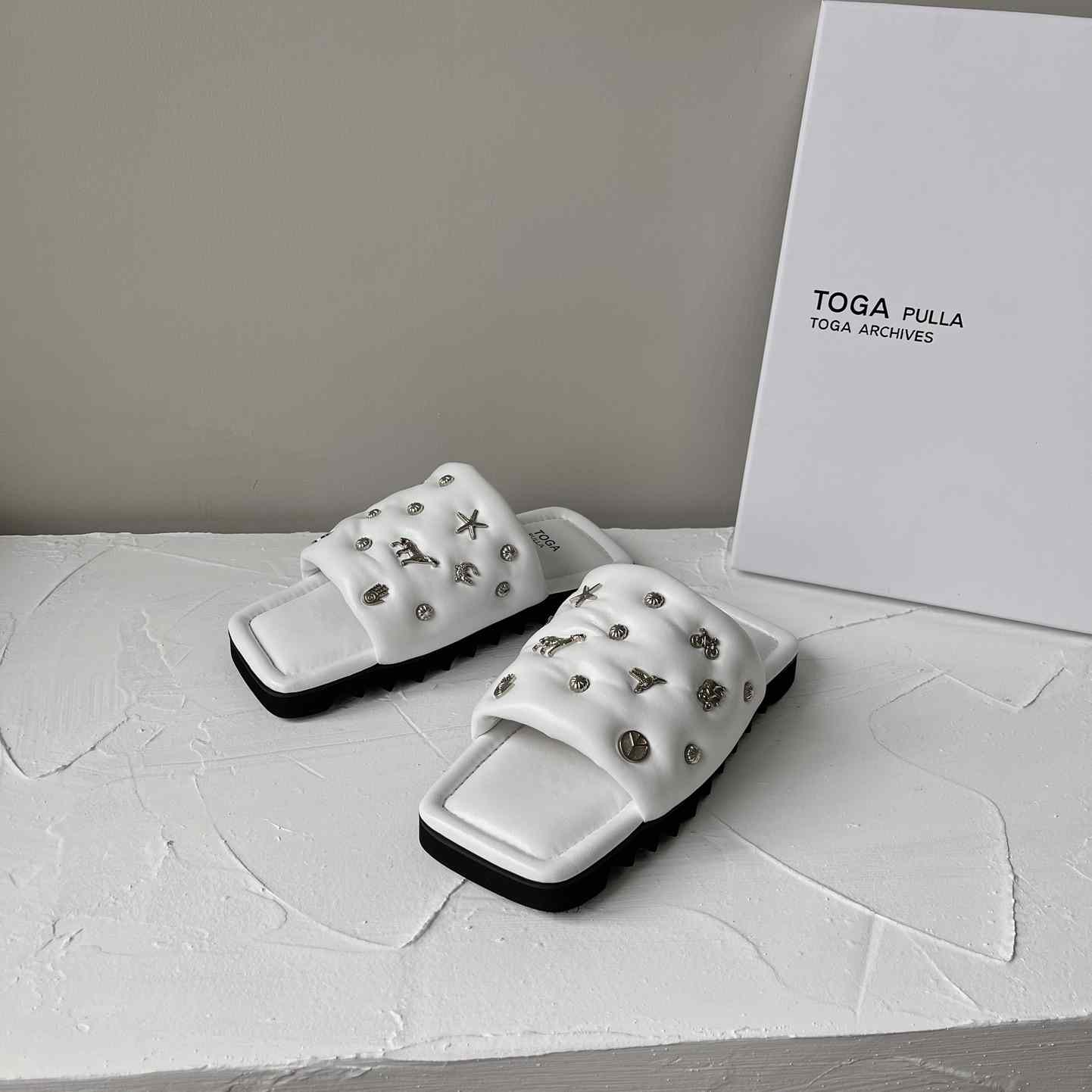 Toga Virilis Leather Slides - everydesigner