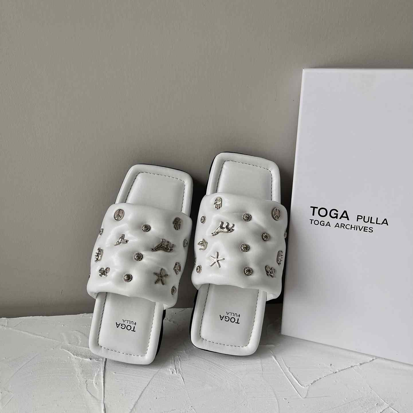 Toga Virilis Leather Slides - everydesigner