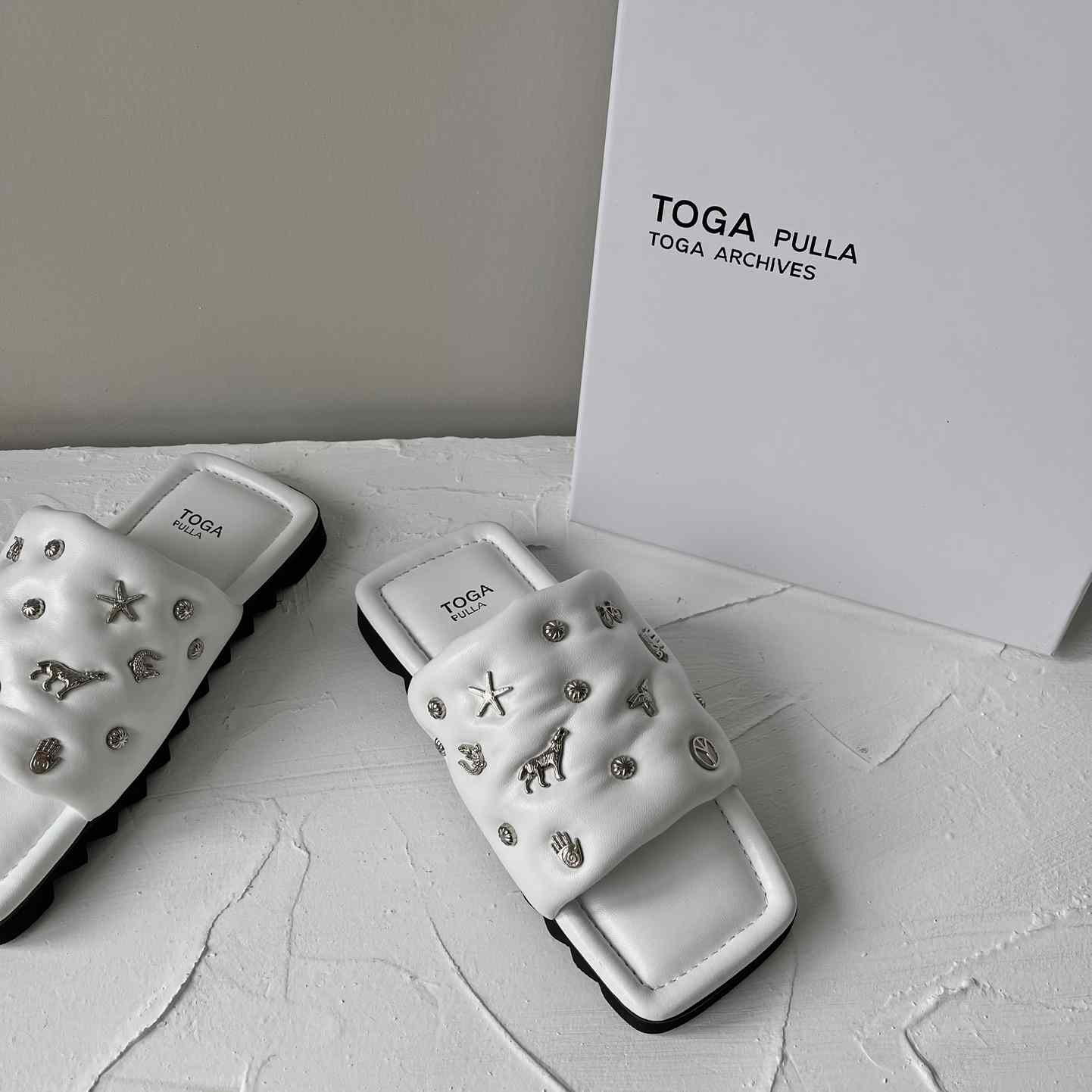 Toga Virilis Leather Slides - everydesigner