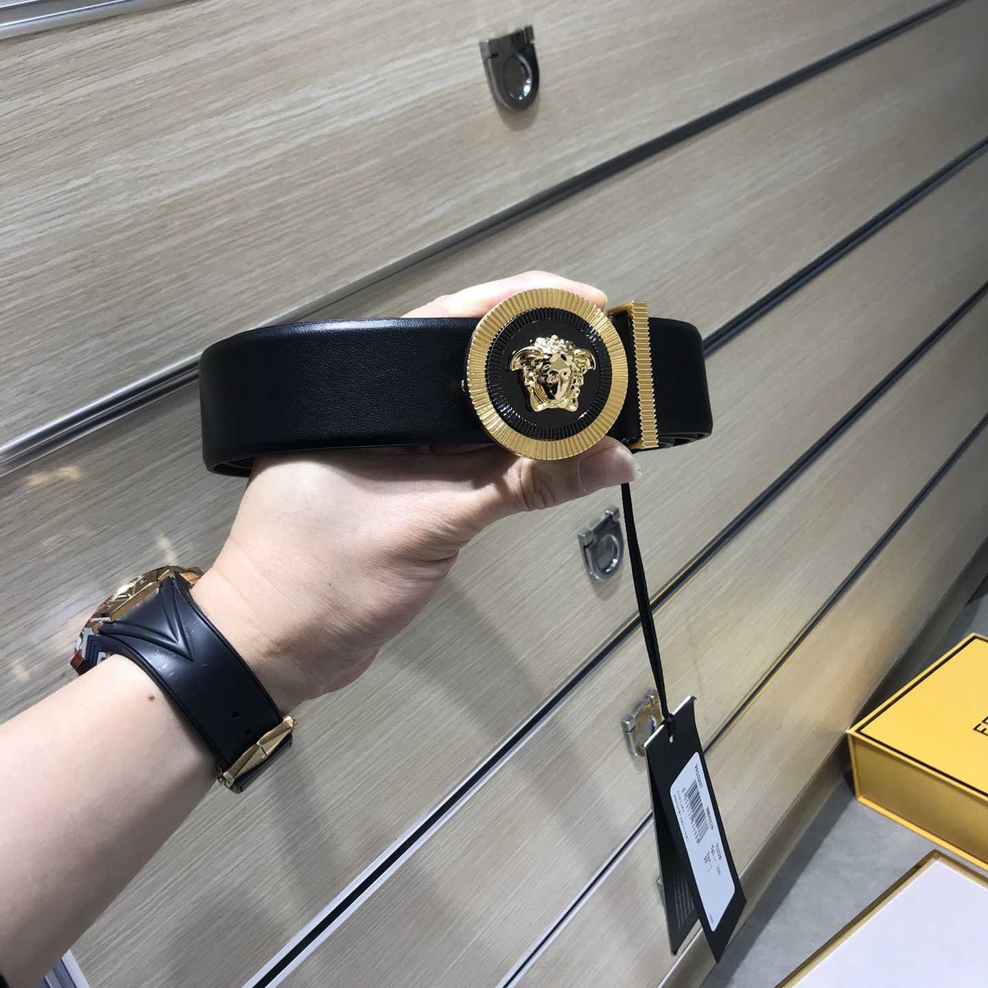 Versace Medusa Leathre Belt    38mm - everydesigner