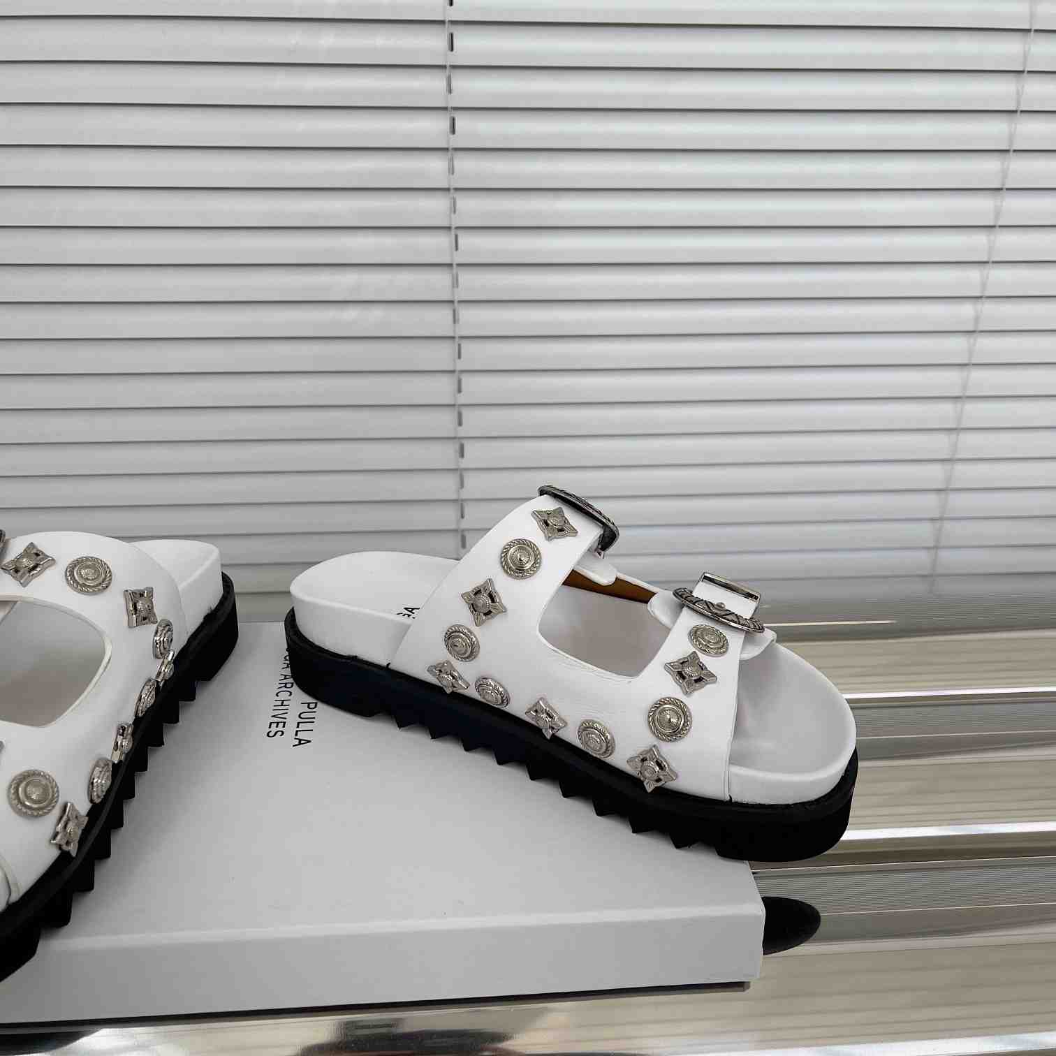 Toga Virilis Studded Leather Slides - everydesigner