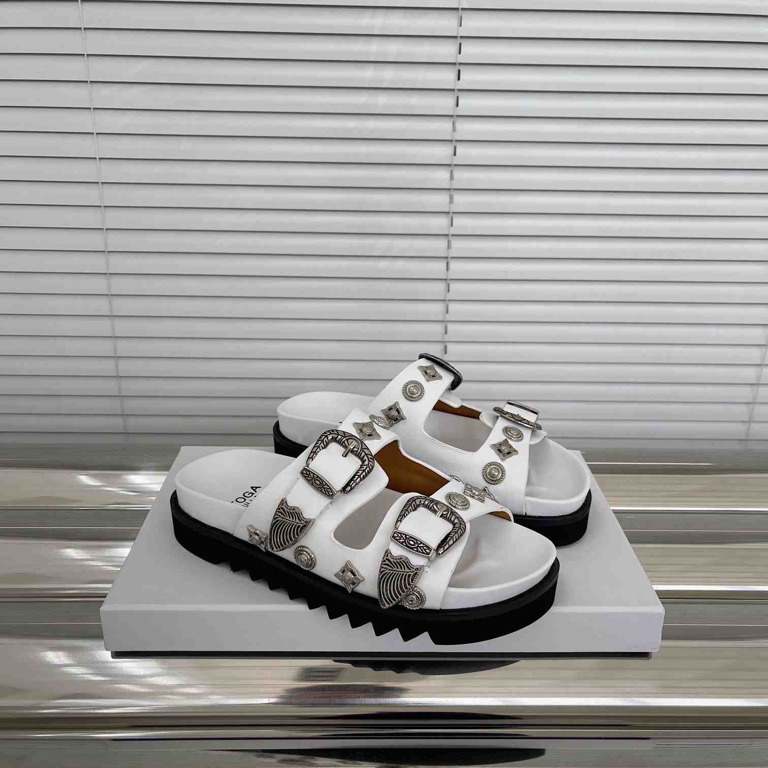 Toga Virilis Studded Leather Slides - everydesigner