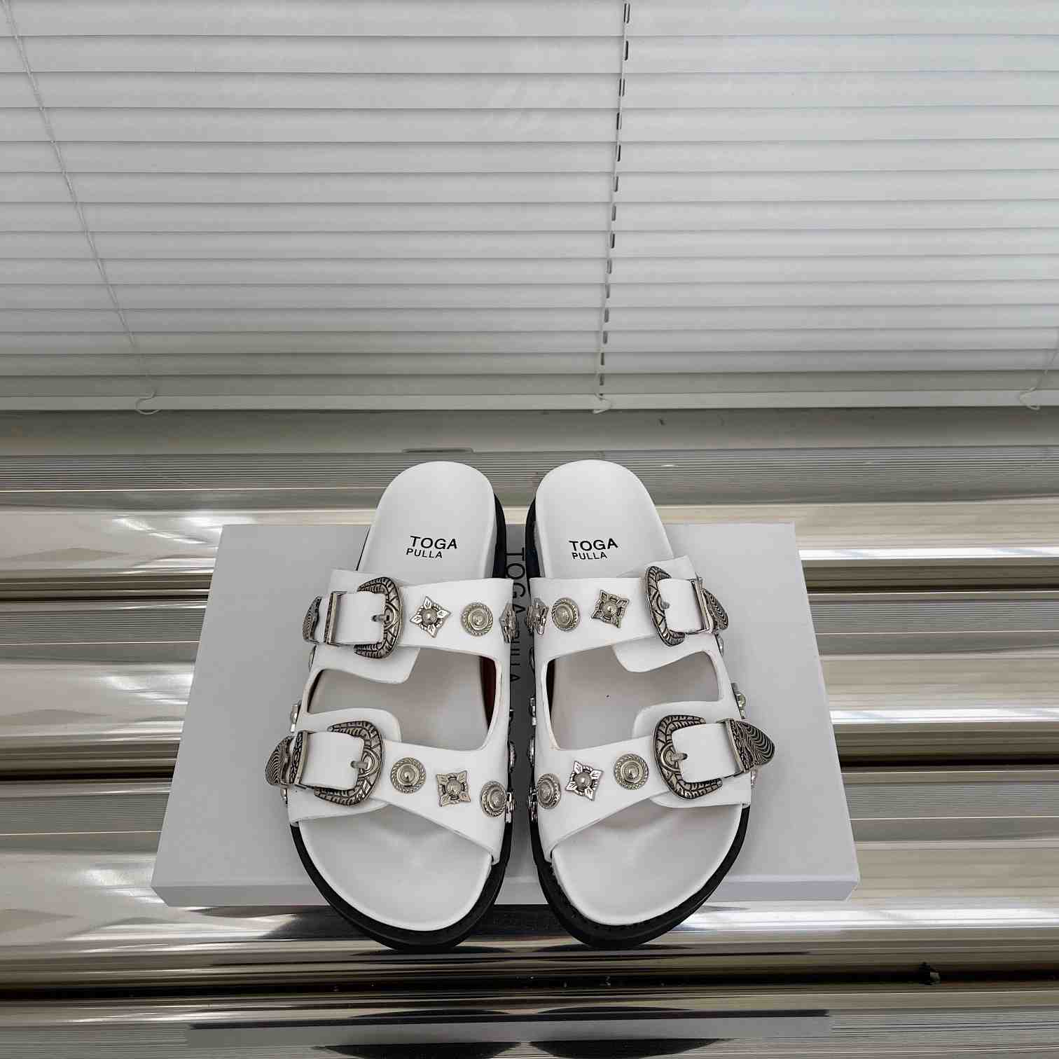 Toga Virilis Studded Leather Slides - everydesigner