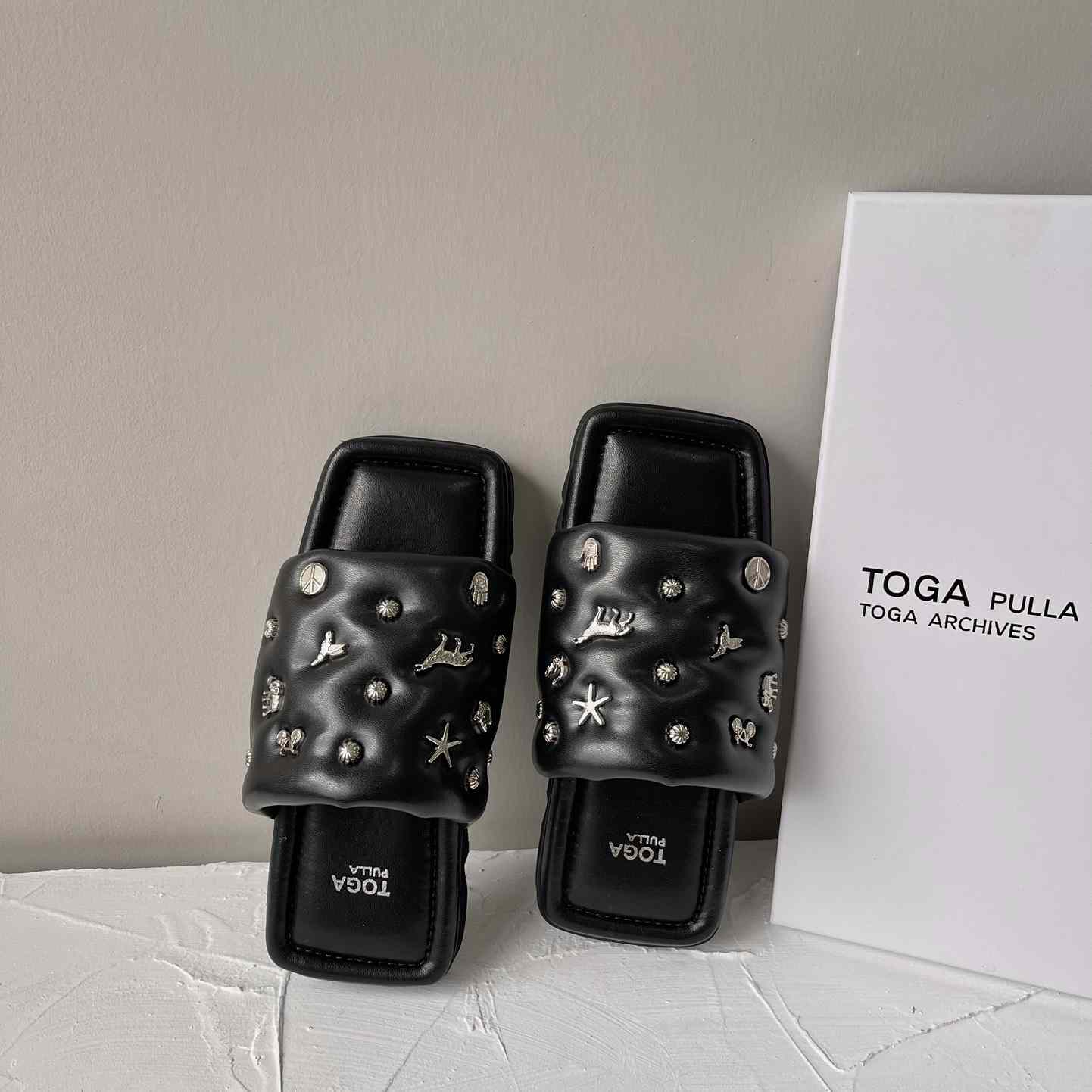 Toga Virilis Leather Slides - everydesigner