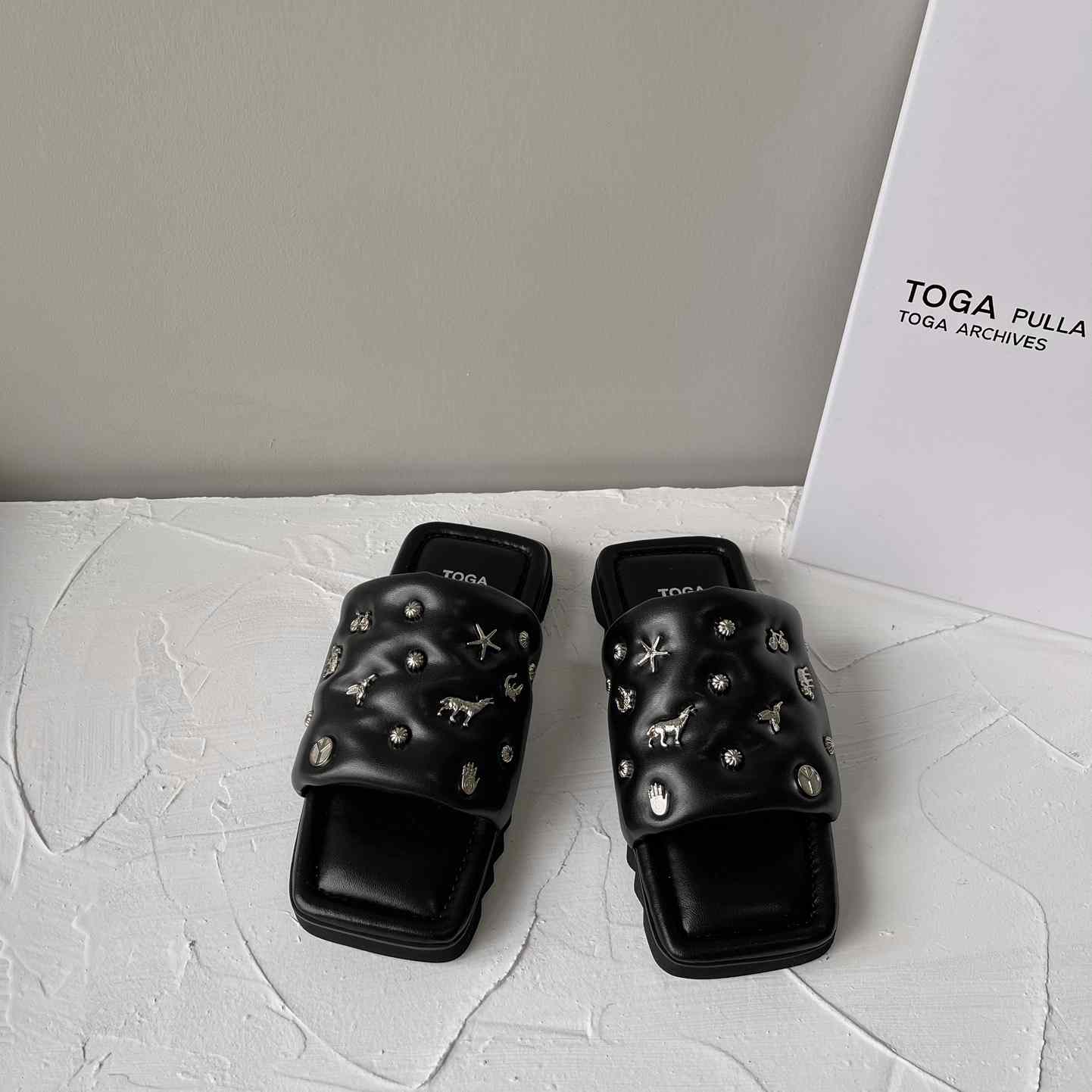 Toga Virilis Leather Slides - everydesigner