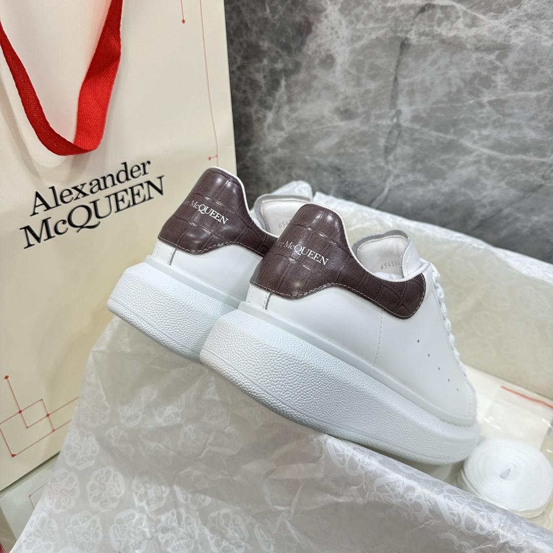 Alexander Mqueen Oversized Sneaker In White - everydesigner