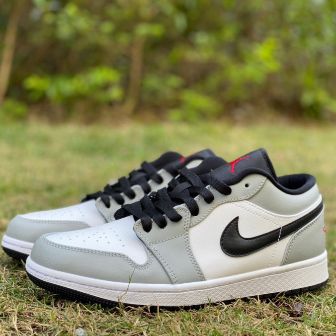 Air Jordan 1 Low “Light Smoke Grey” Sneaker   553558-030 - everydesigner