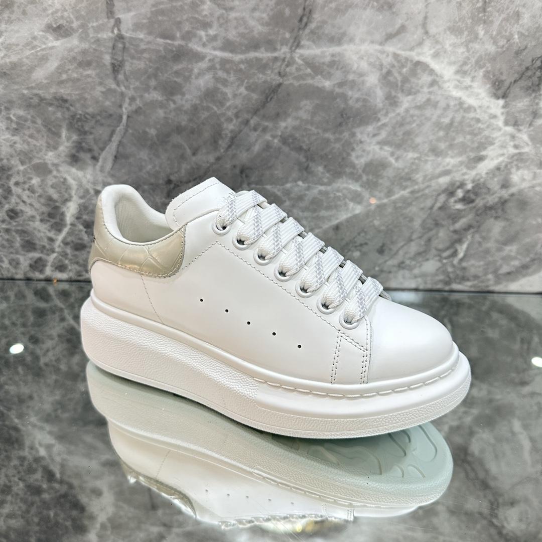 Alexander Mqueen Oversized Sneaker In White - everydesigner