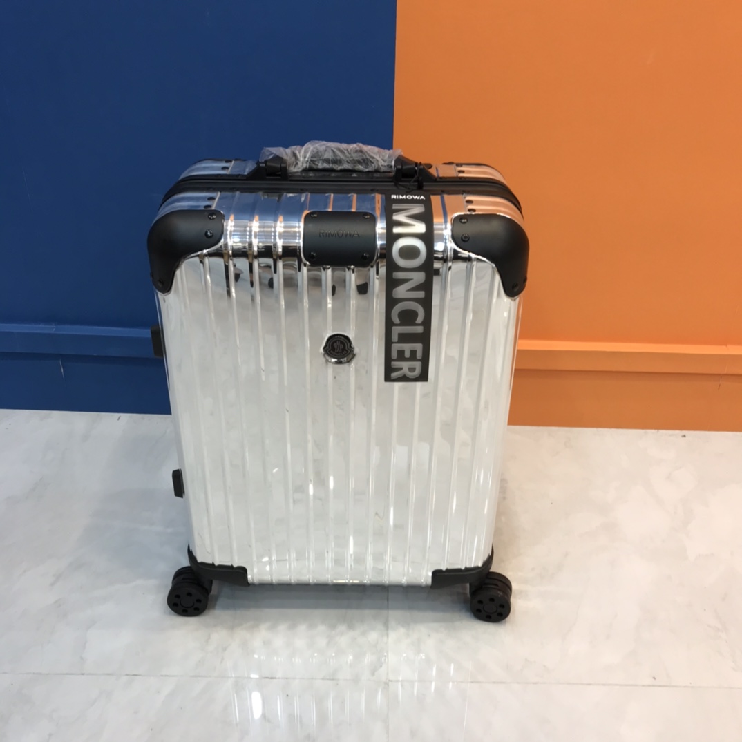 Moncler Genius Moncler Rimowa 'Reflection' Silver Suitcase - everydesigner