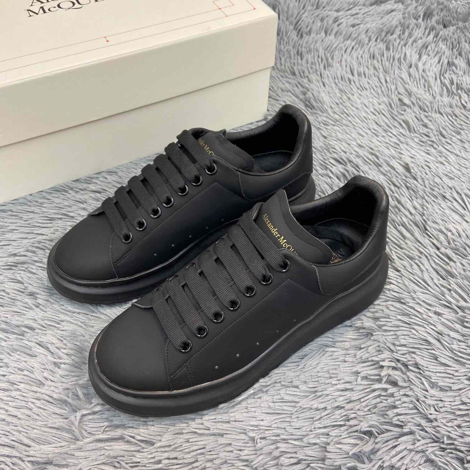 Alexander Mqueen Oversized Sneaker In Black - everydesigner