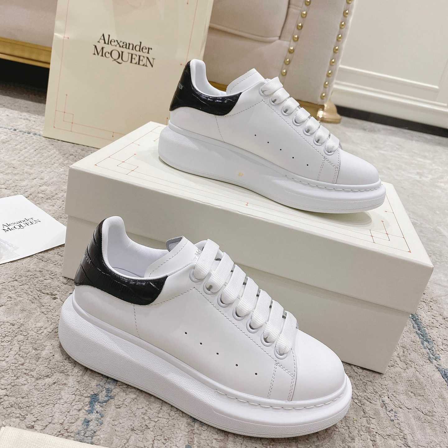 Alexander Mqueen Oversized Sneaker In White/Black - everydesigner