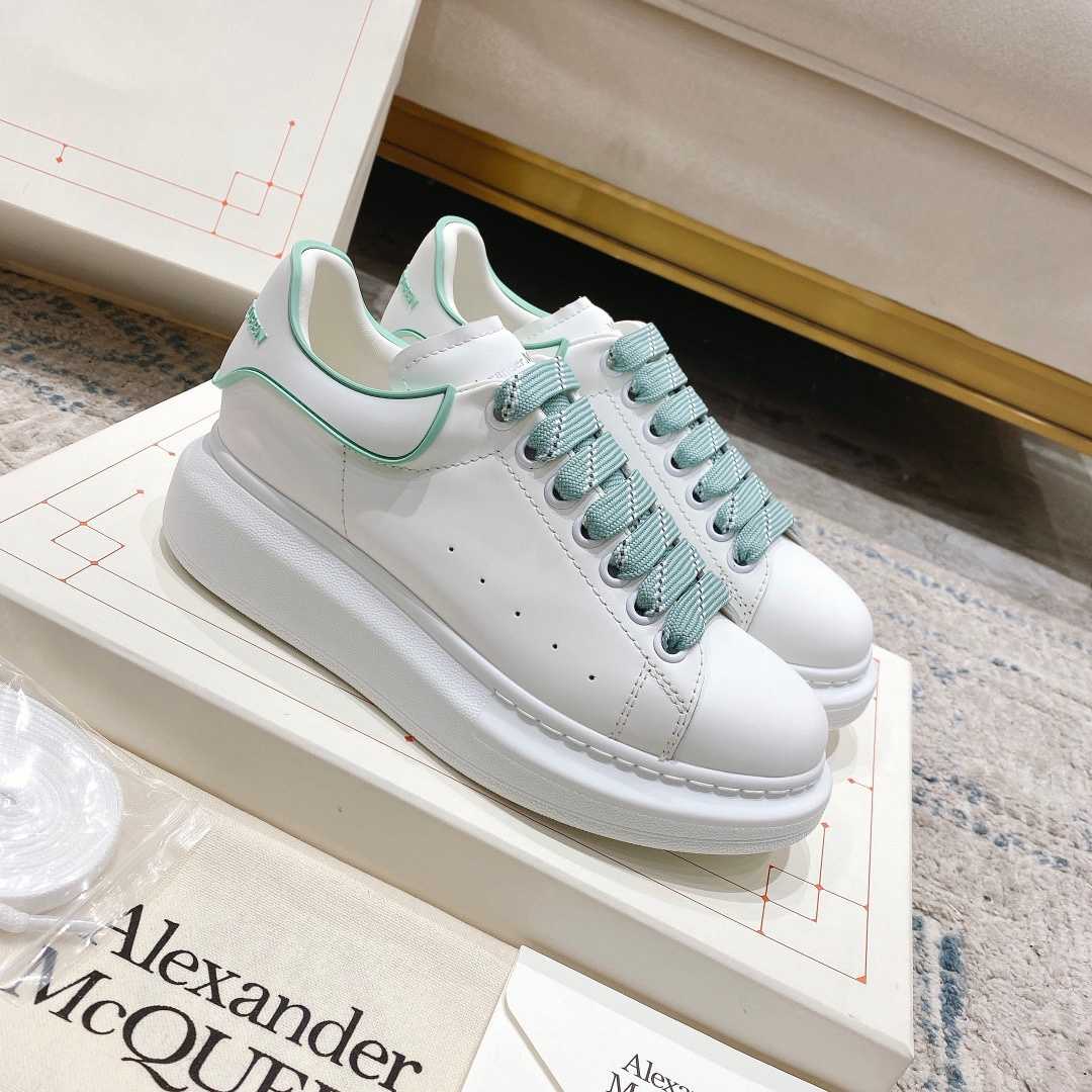 Alexander Mqueen Oversized Sneaker In White - everydesigner