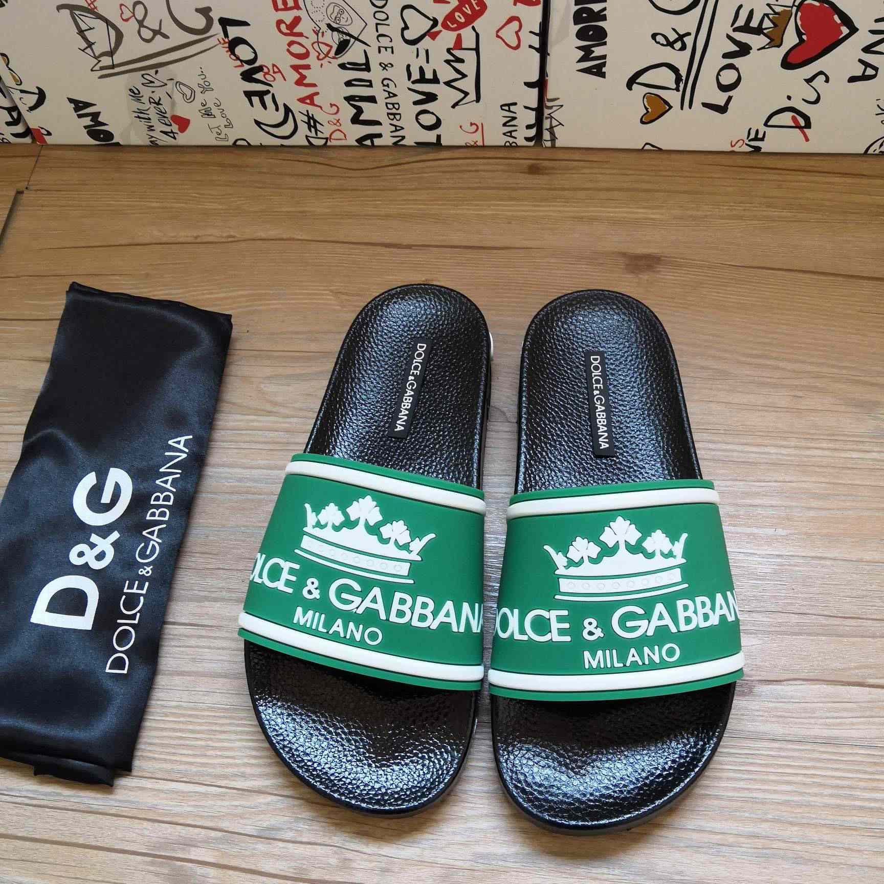 Dolce & Gabbana Logo Slides - everydesigner