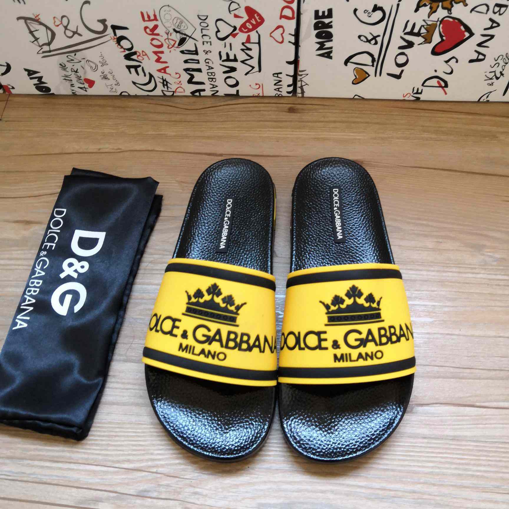 Dolce & Gabbana Logo Slides - everydesigner