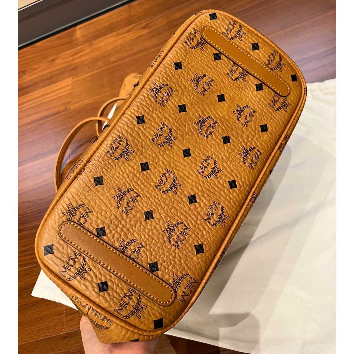 MCM Reversible Liz Shopper In Visetos  - everydesigner