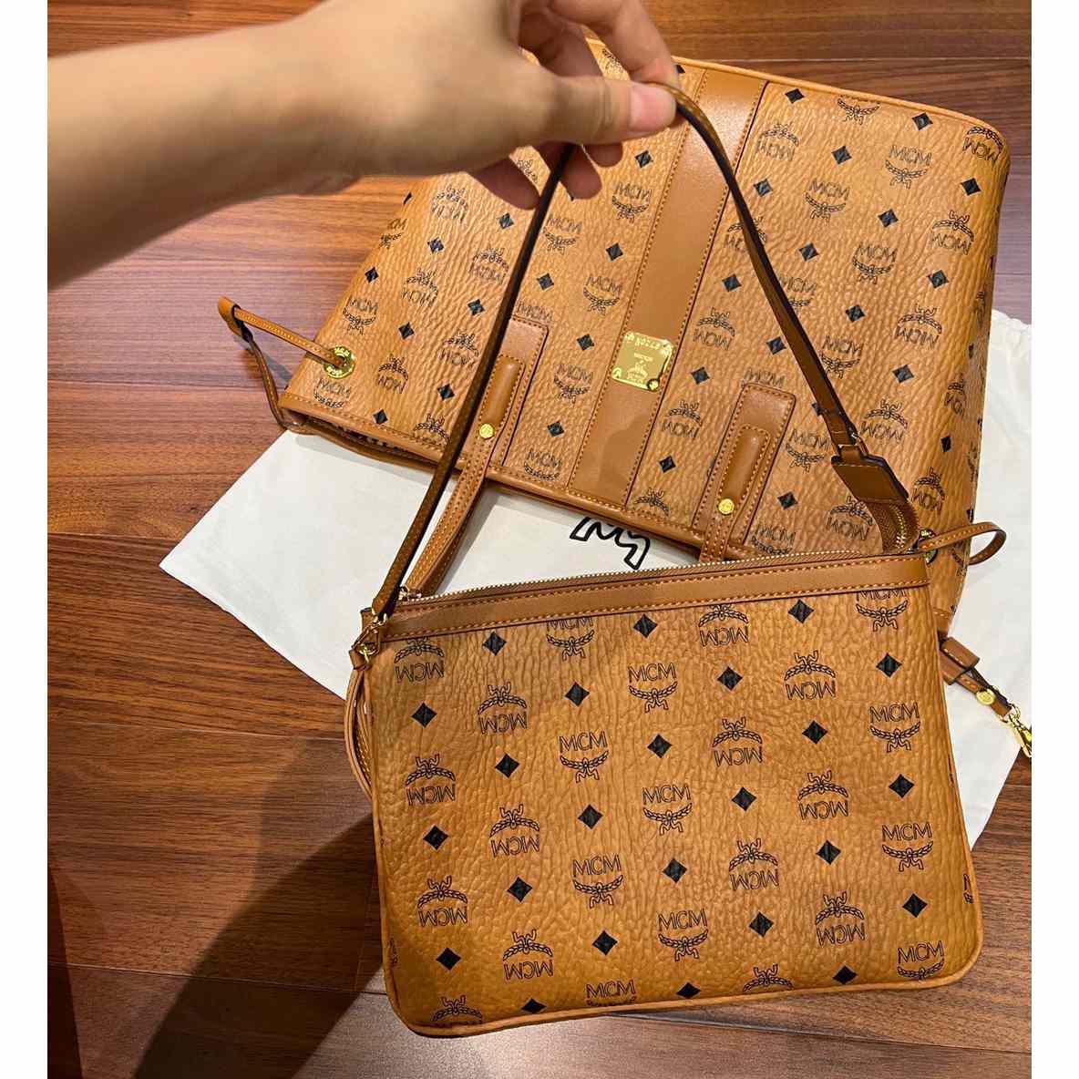 MCM Reversible Liz Shopper In Visetos  - everydesigner