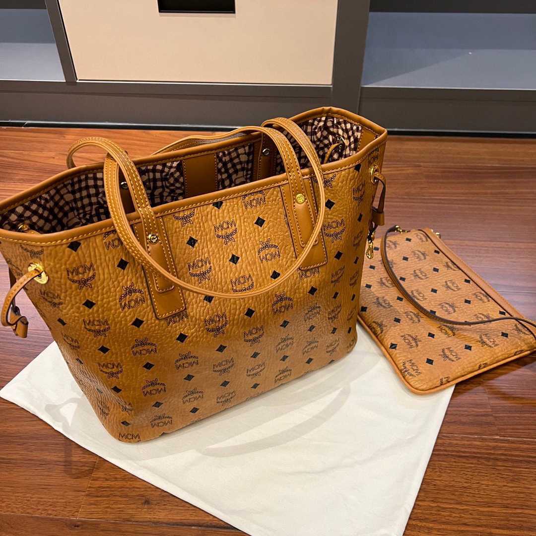 MCM Reversible Liz Shopper In Visetos  - everydesigner