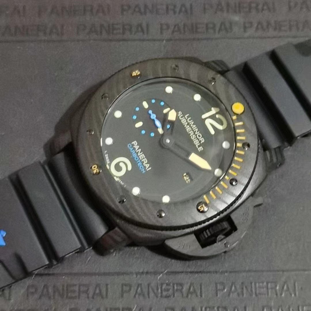 Panerai Submersible Carbotech™ - everydesigner