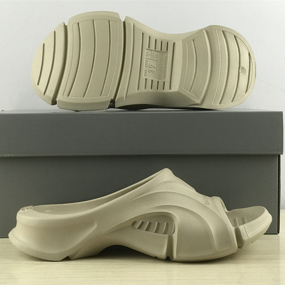 Balenciaga Mold Slide Sandal  - everydesigner