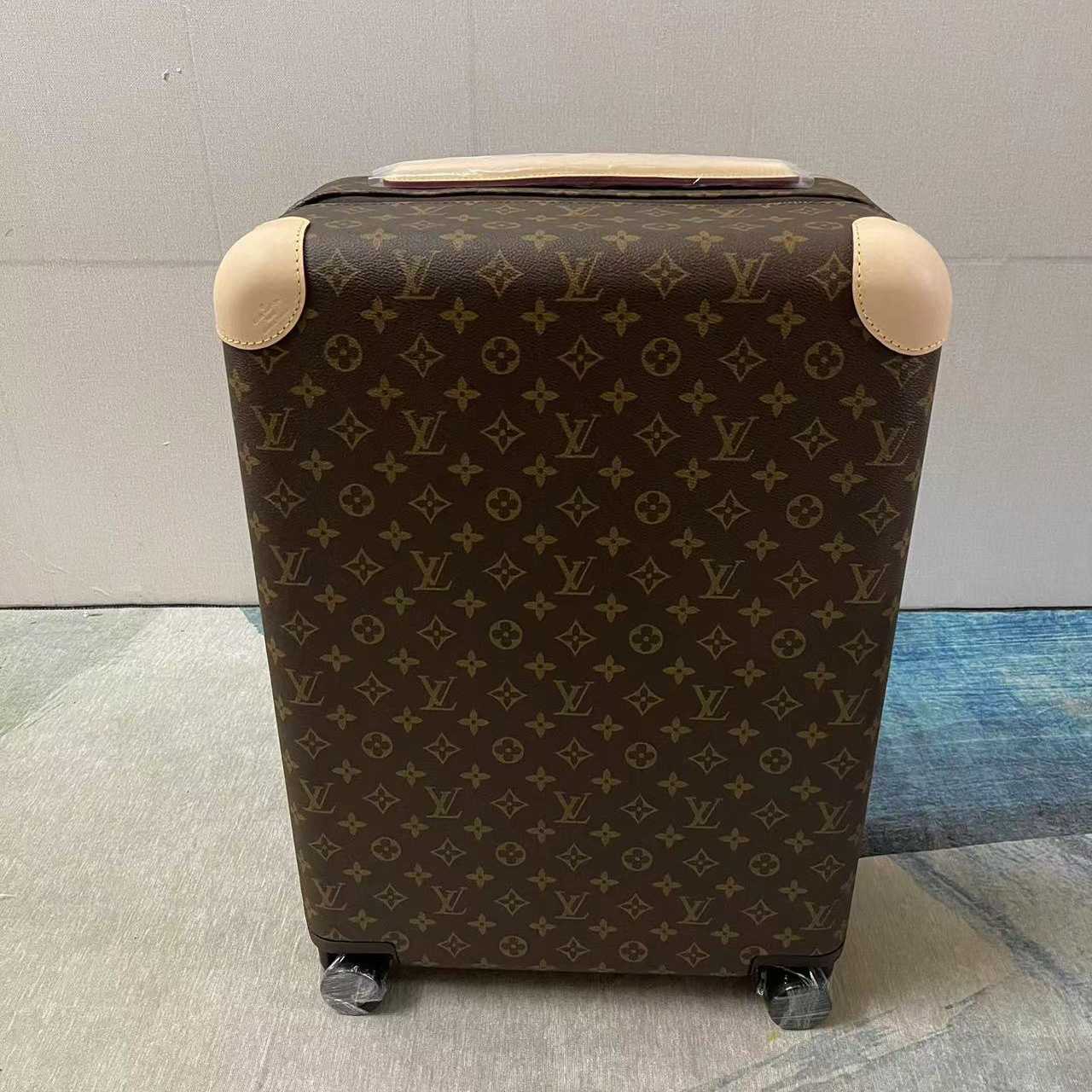 Louis Vuitton  Luggage - everydesigner