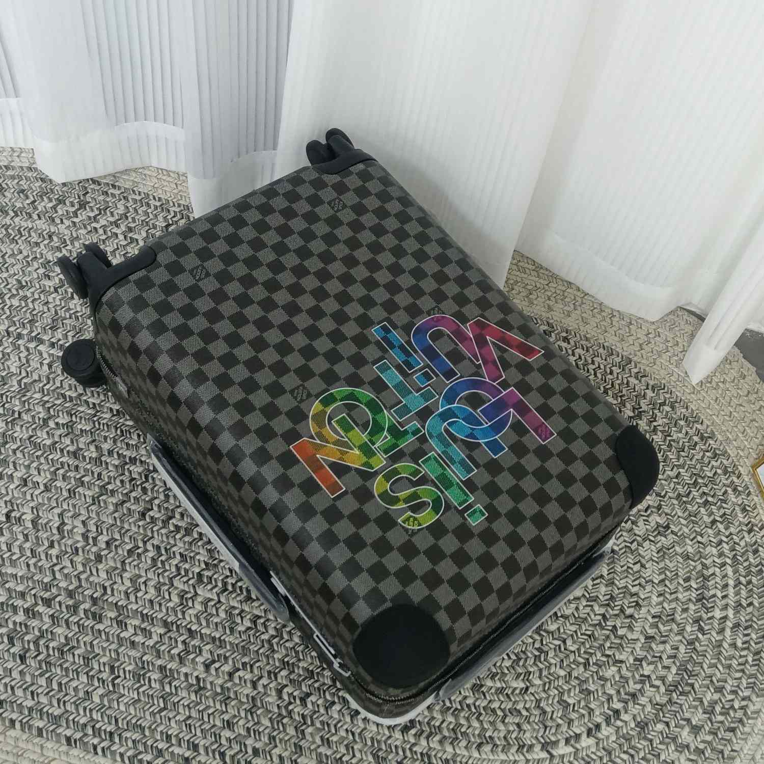 Louis Vuitton Luggage  20inch - everydesigner