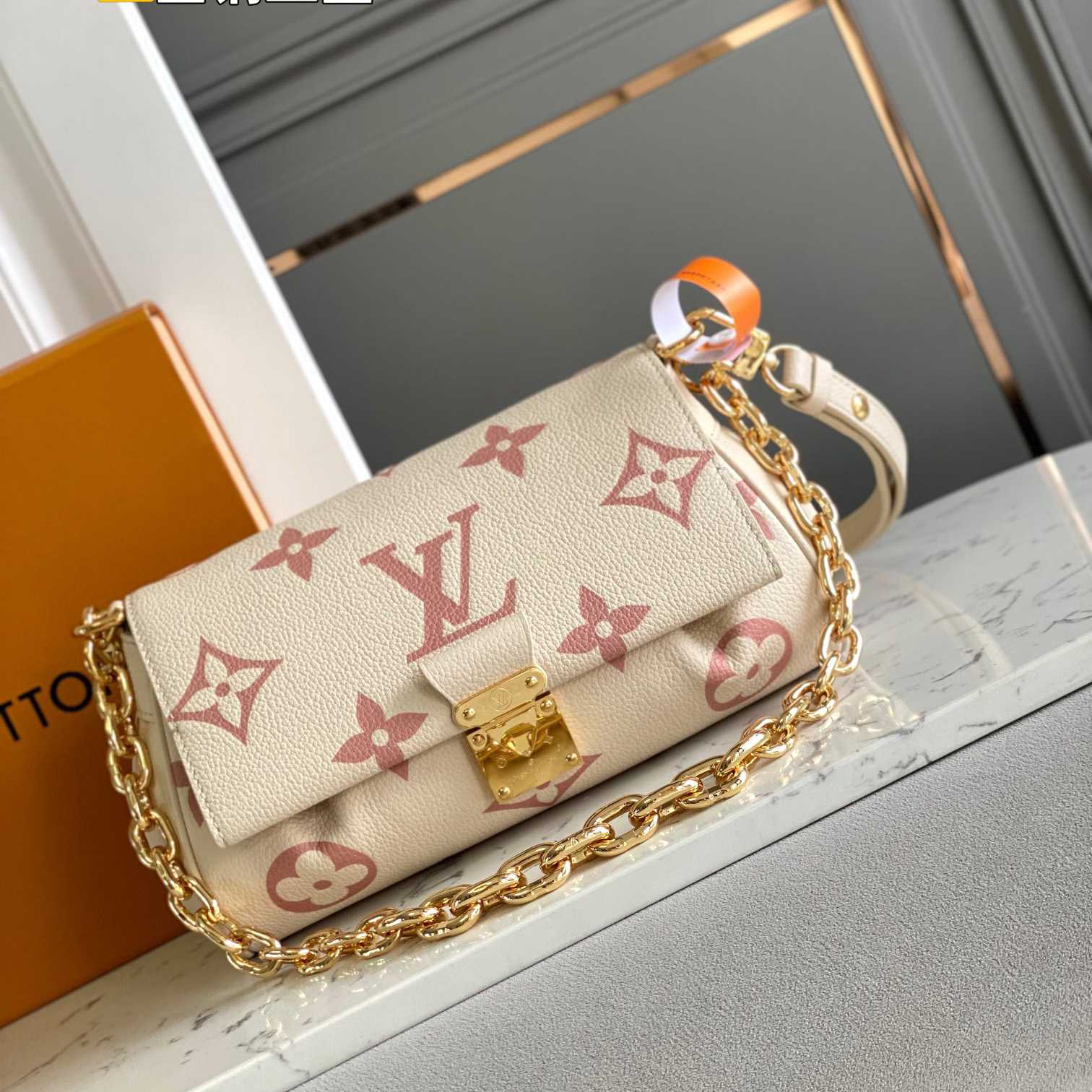 Louis Vuitton Favorite Handbag  (24x14x9CM)    M46393 - everydesigner