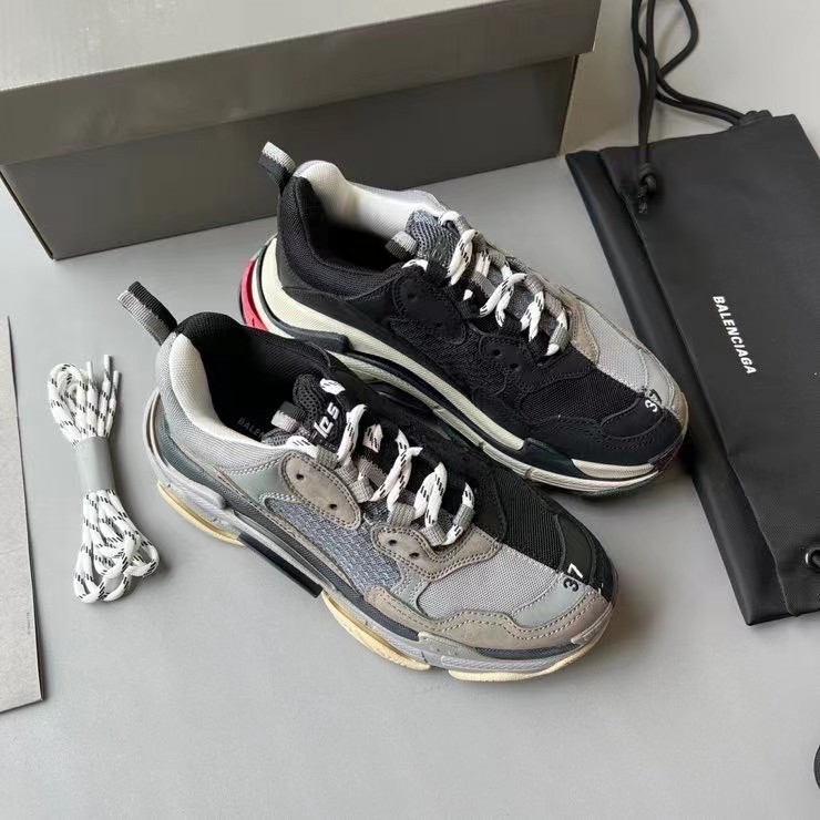 Balenciaga Triple S Sneaker  - everydesigner