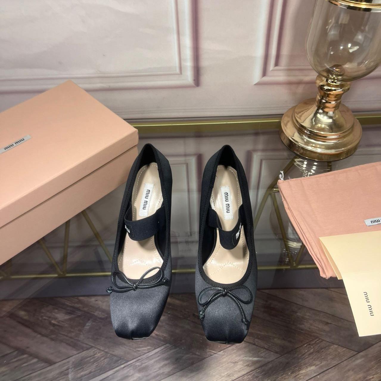 Miu Miu Satin Pumps - everydesigner