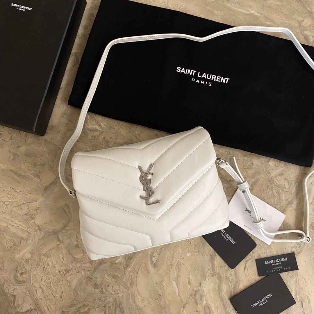 Saint Laurent Loulou Shoulder Bag (20x7x15cm) - everydesigner