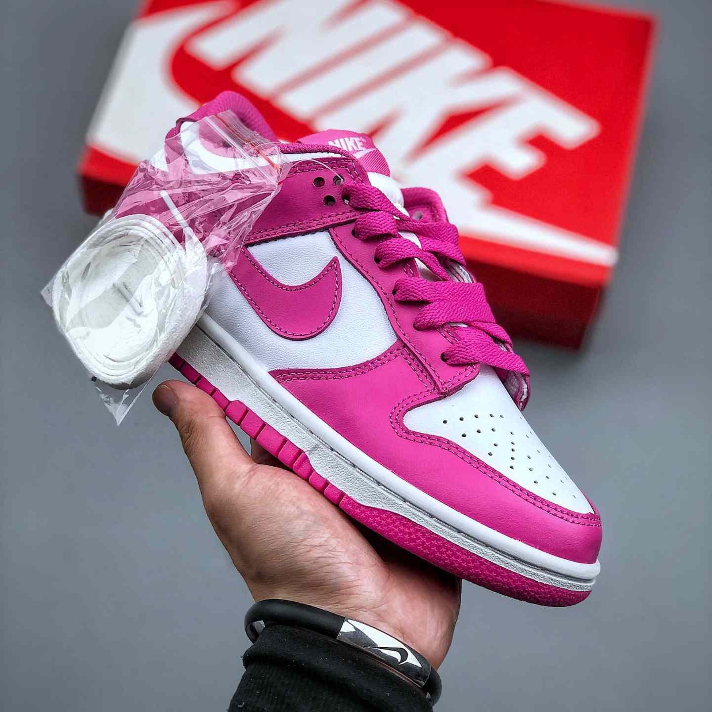 Nike Nk Dunk Low  Sneakers        FJ0704-100 - everydesigner