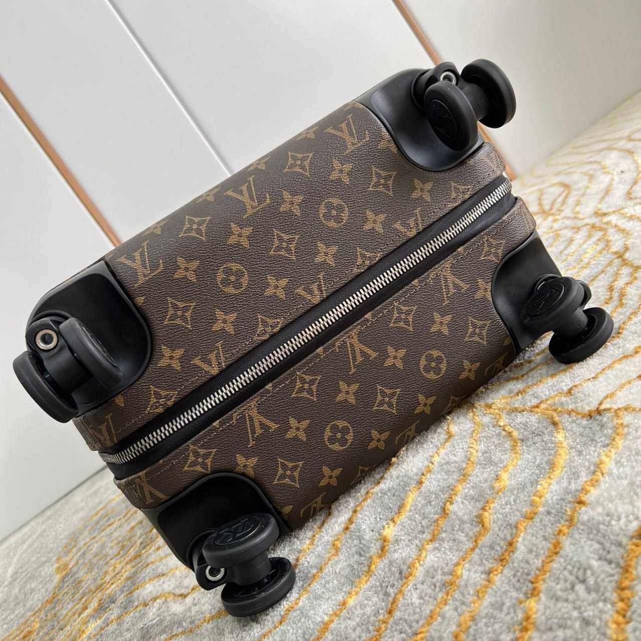 Louis Vuitton Luggage  20inch - everydesigner