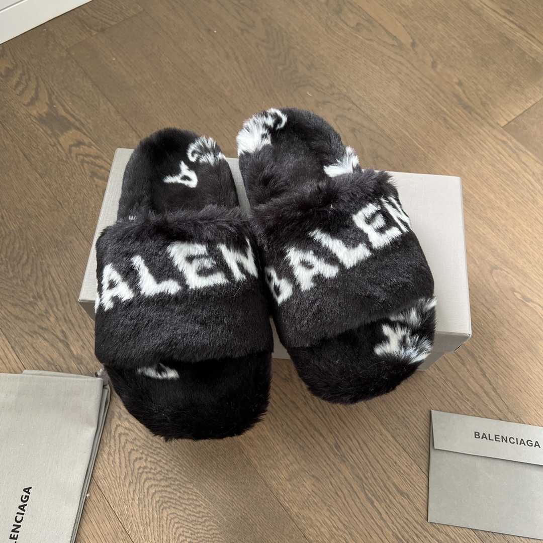 Balenciaga Faux fur Logo Slippers - everydesigner