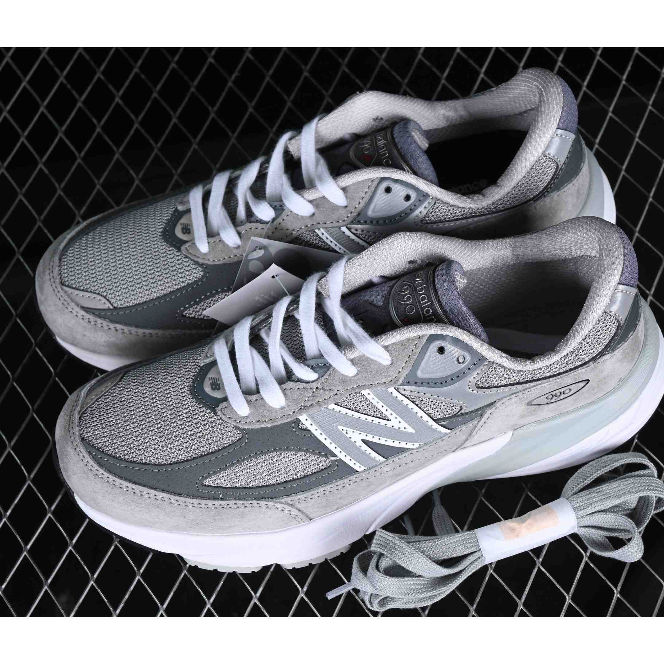 New Balance Made In USA M990  Sneaker  - everydesigner