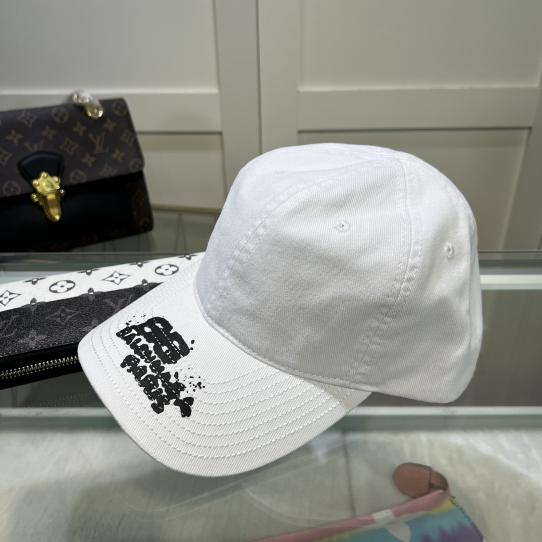 Balenciaga Hand Drawn BB Icon Cap In White - everydesigner