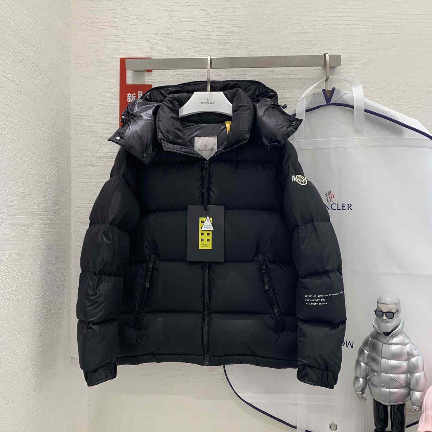 Moncler Acanthus Short Down Jacket - everydesigner