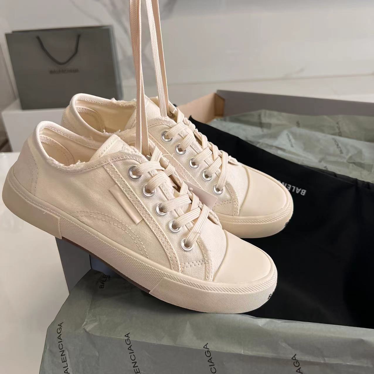 Balenciaga Paris Low Top Sneaker In White  - everydesigner