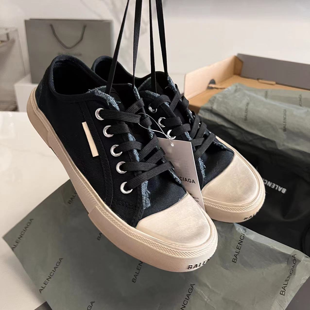 Balenciaga Paris Low Top Sneaker In Black  - everydesigner