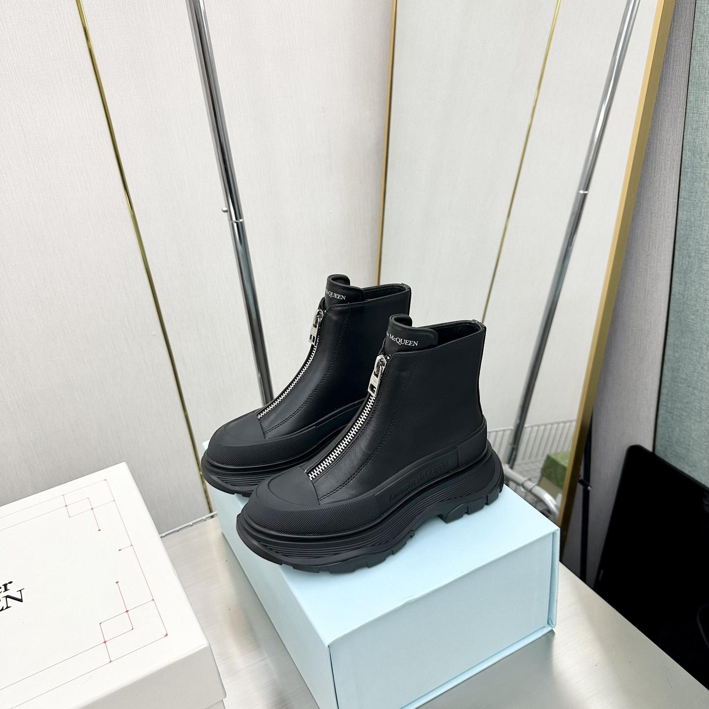 Alexander Mqueen Tread Slick Zip Boot In Black - everydesigner