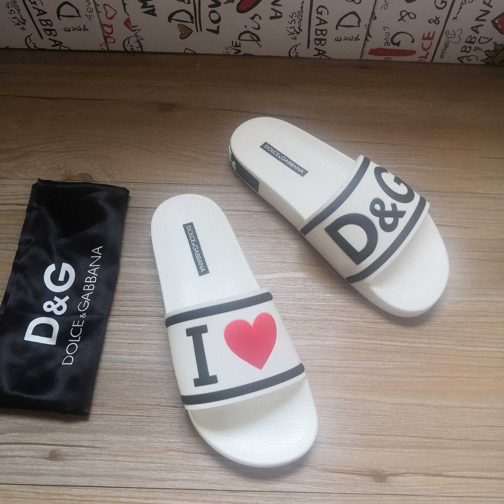 Dolce & Gabbana Logo Slides - everydesigner