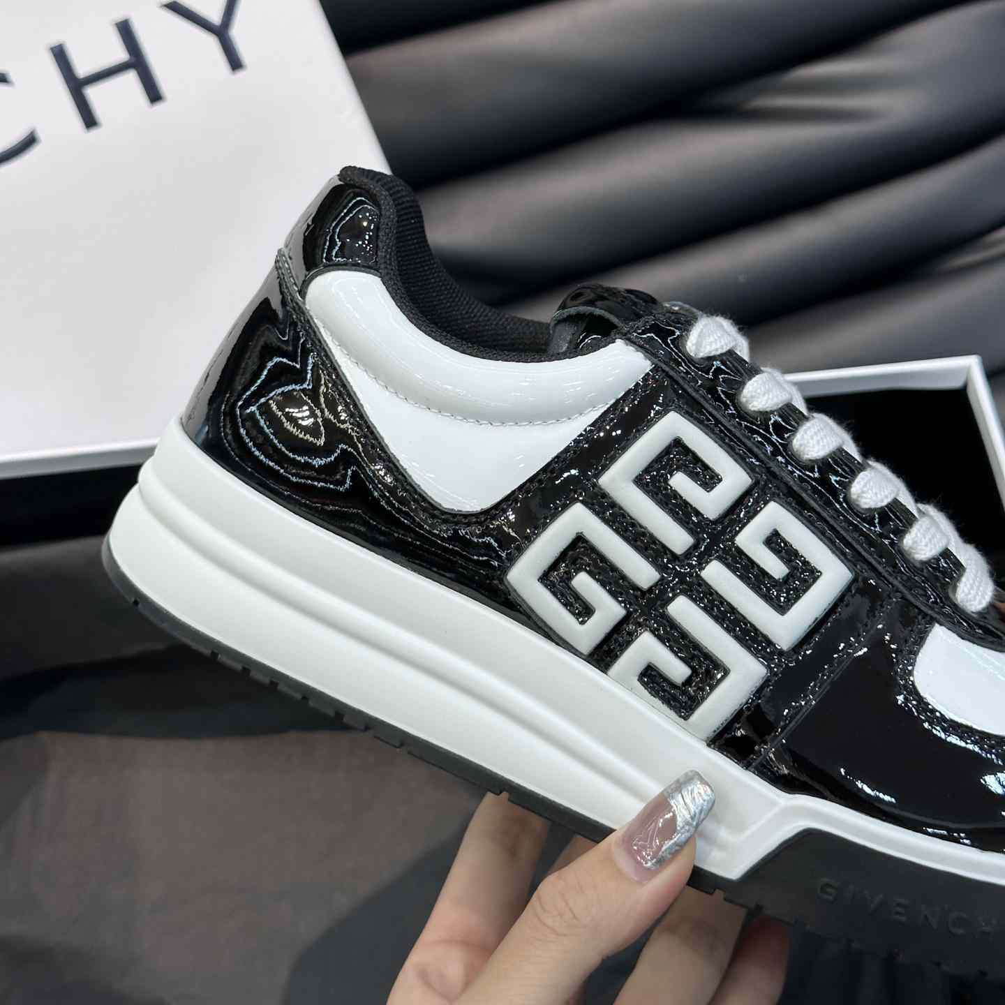 Givenchy G4 Sneakers In Patent Leather - everydesigner