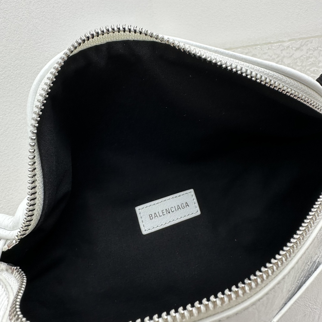 Balenciaga Superbusy Beltpack In White - everydesigner