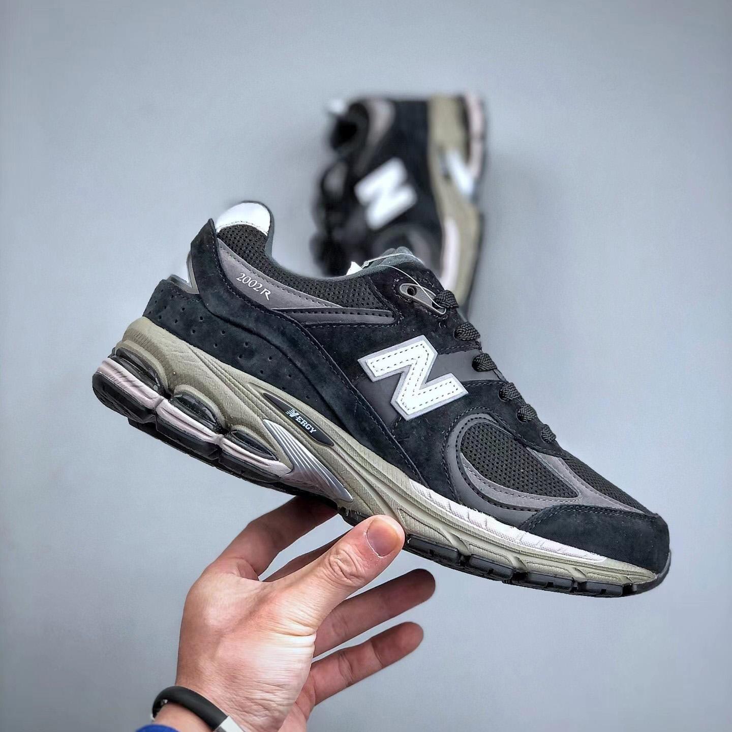 New Balance 2002R Trainers - everydesigner