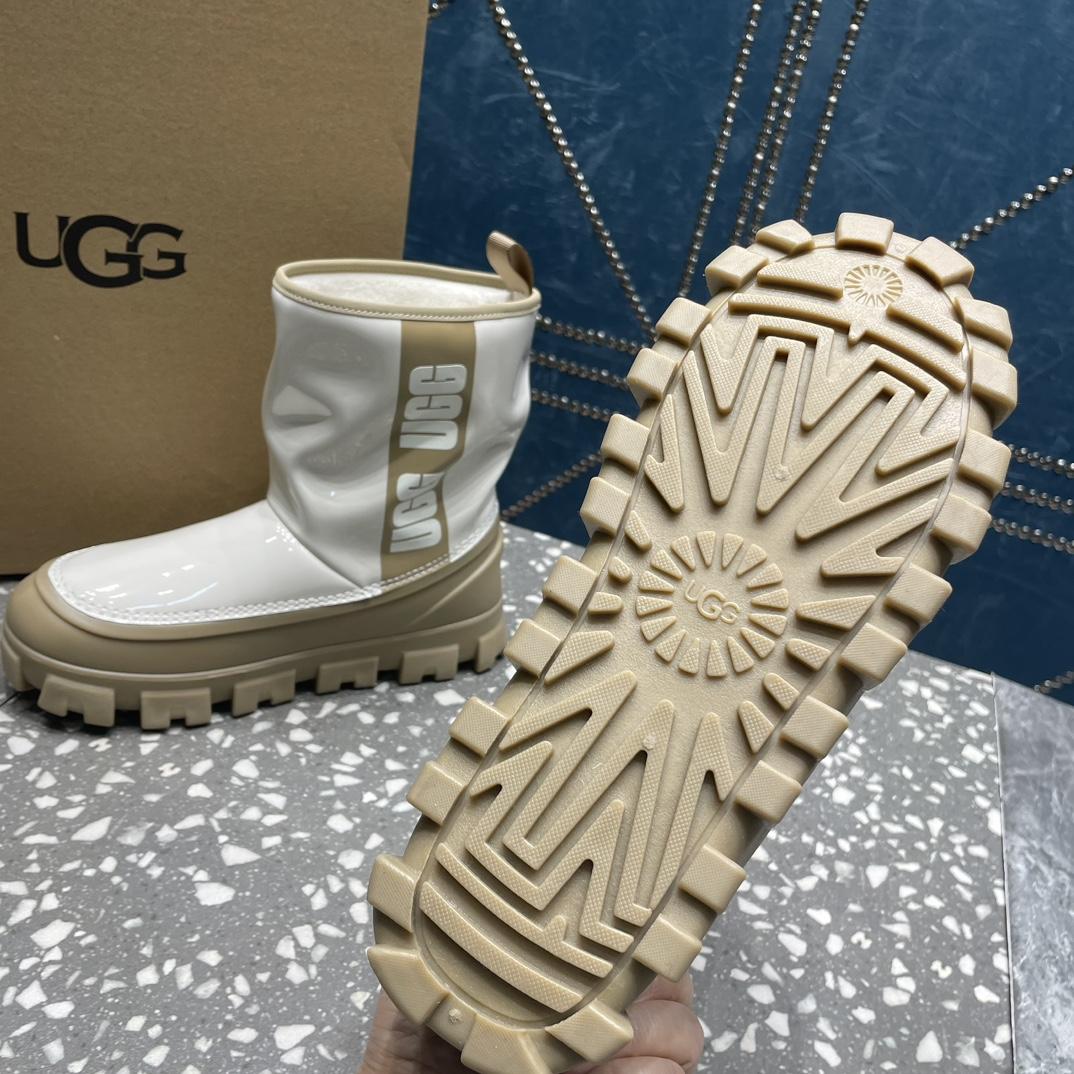 Ugg Classic Brellah Logo-print Boots - everydesigner