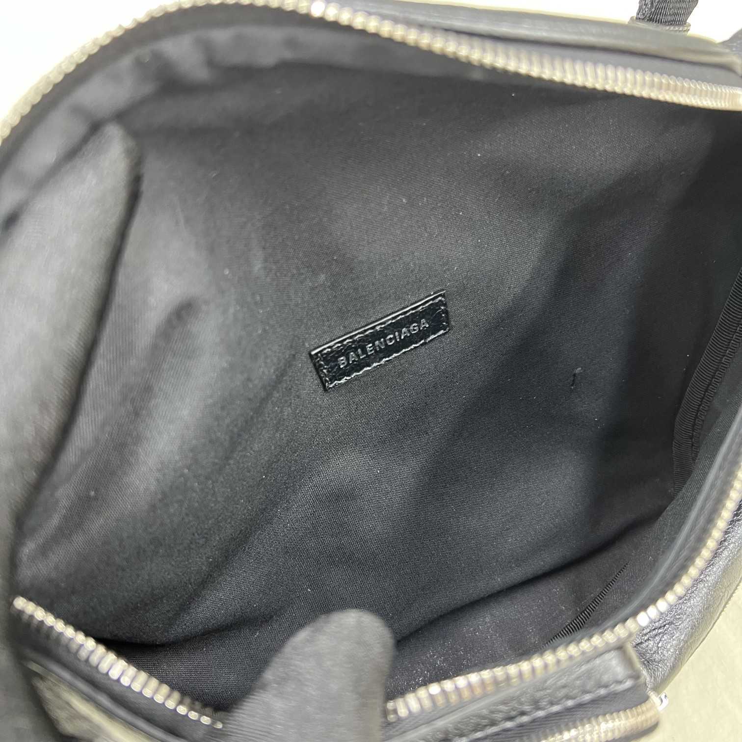 Balenciaga Superbusy Beltpack In Black - everydesigner