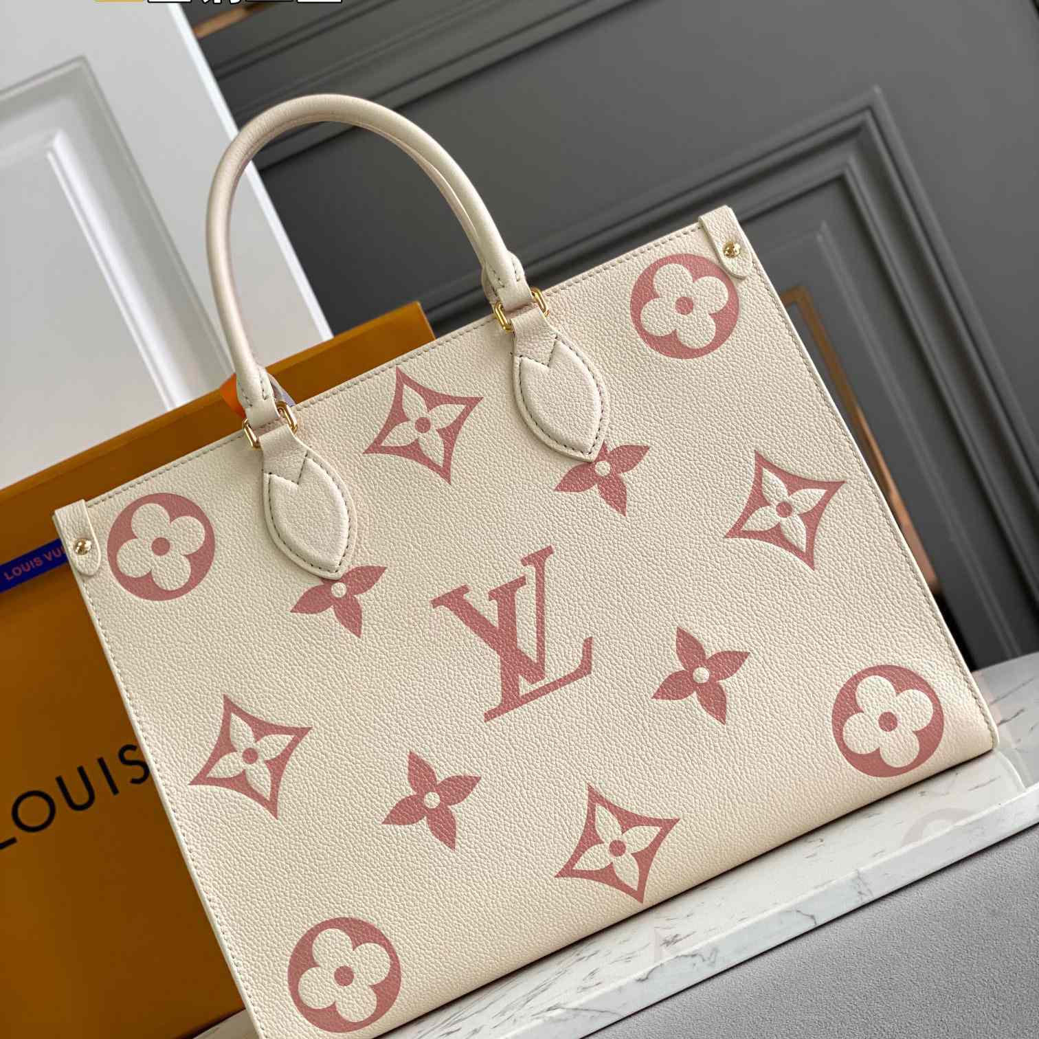 Louis Vuitton OnTheGo MM (35x27x14CM)  M21575 - everydesigner